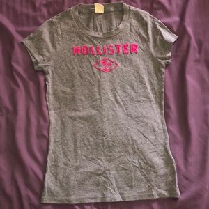 hollister gray applique logo short sleeve shirt